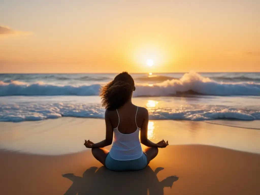 Persona practicando ejercicios de respiración consciente y meditación profunda en la playa al atardecer, con las olas de fondo