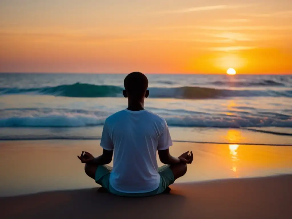 Persona practicando técnicas de respiración para reducir estrés en la playa al atardecer