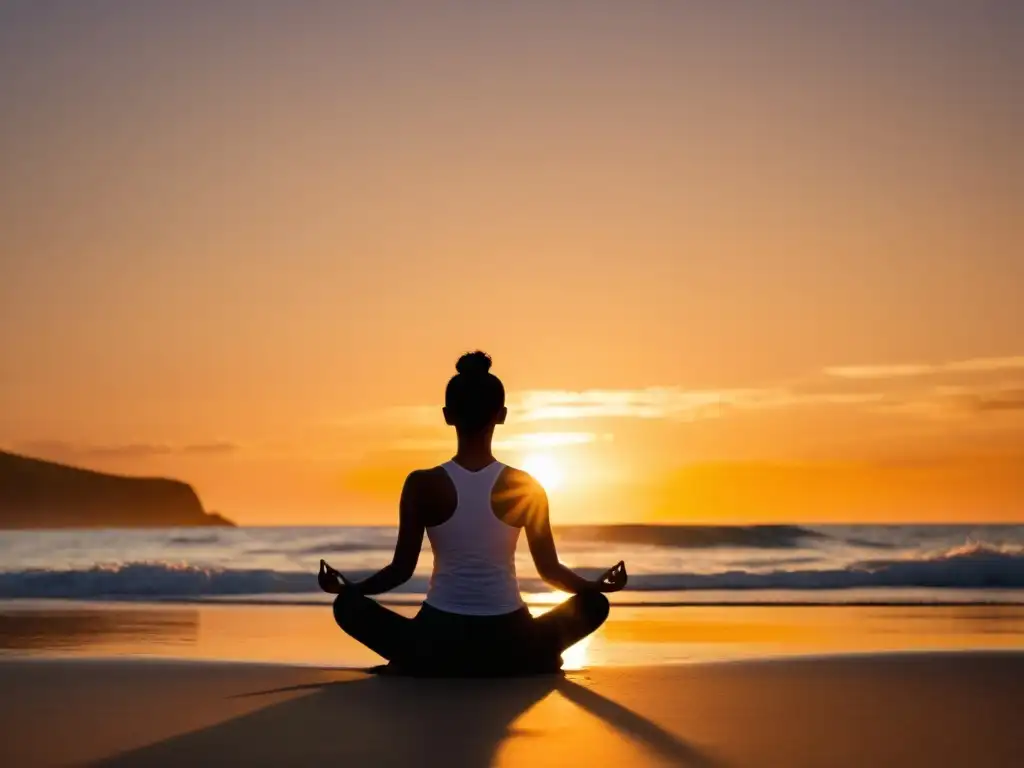 Persona practicando técnicas de respiración yóguica para relajación profunda en la playa al atardecer, rodeada de olas suaves y el sol que se pone en el horizonte